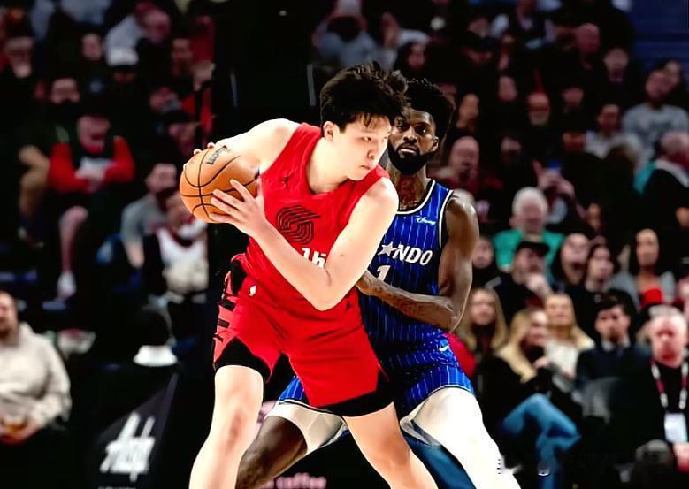 时隔5场，杨瀚森再度获得出场机会
今天开拓者对战魔术，杨瀚森迎来登场机会
说实话