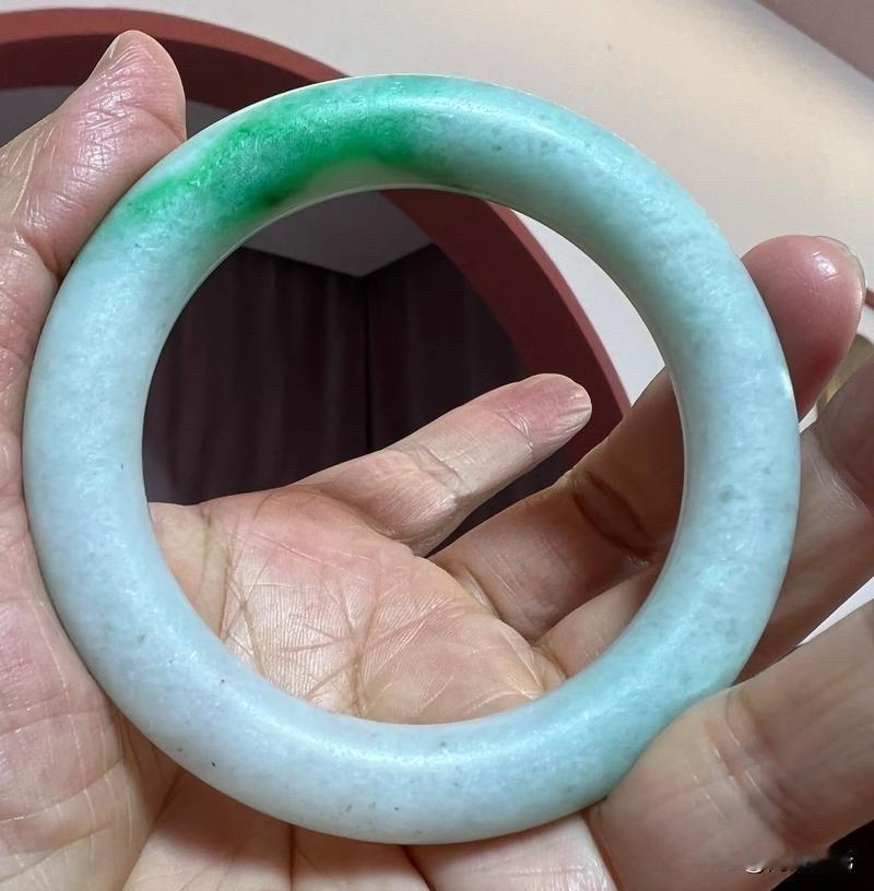 传统老翡翠重新抛光会变得更亮吗?不一定，我看到的很多所谓的“老翡翠”，其实更像是