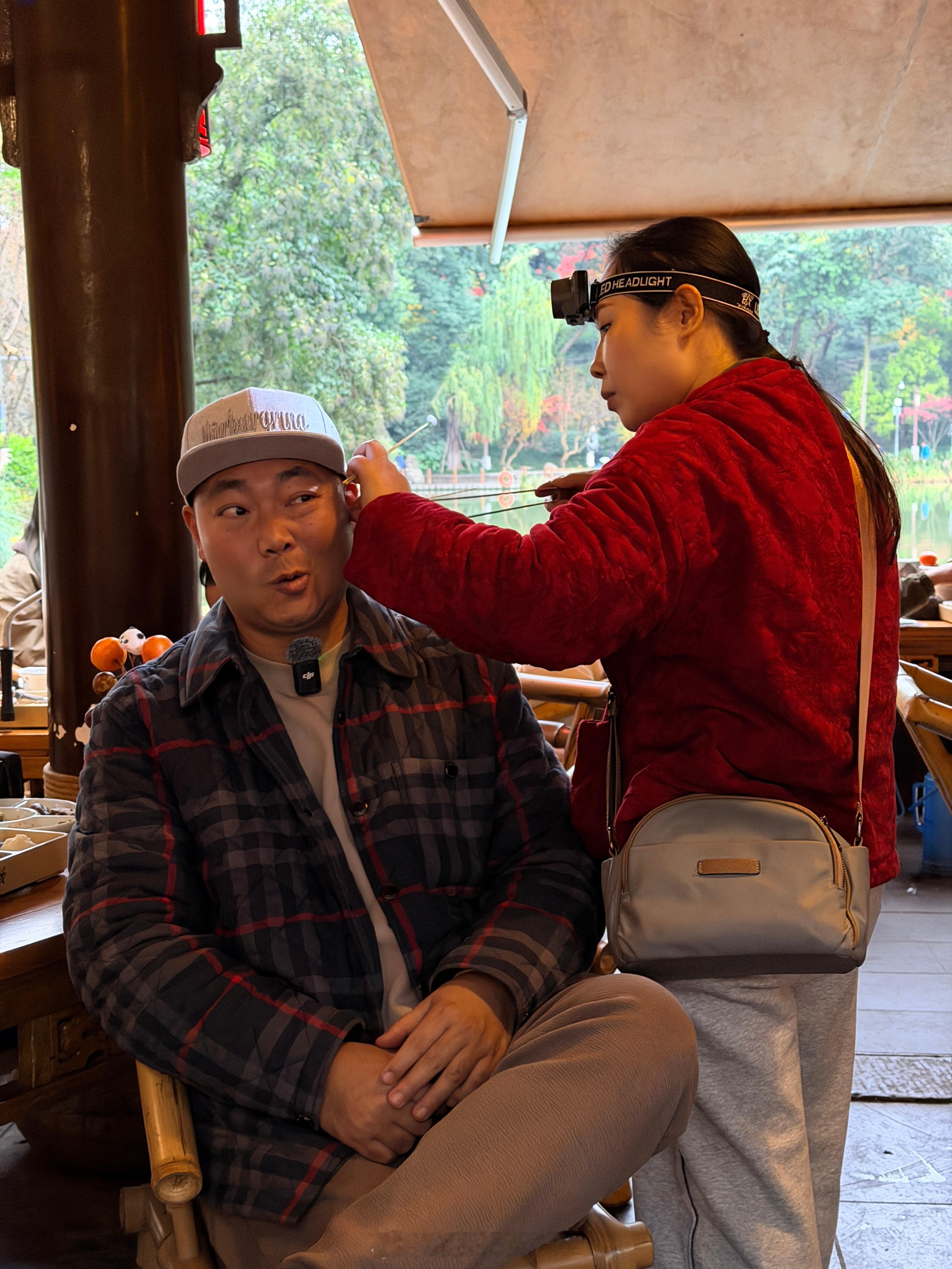 掏耳朵还是得人民公园～ 成都·人民公园