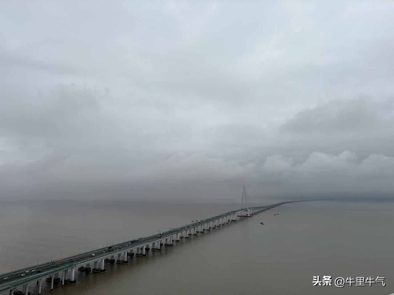 其实在证券交易场上，也就是常说的股票市场上，应用最多的不是经济学理论，而是融合了