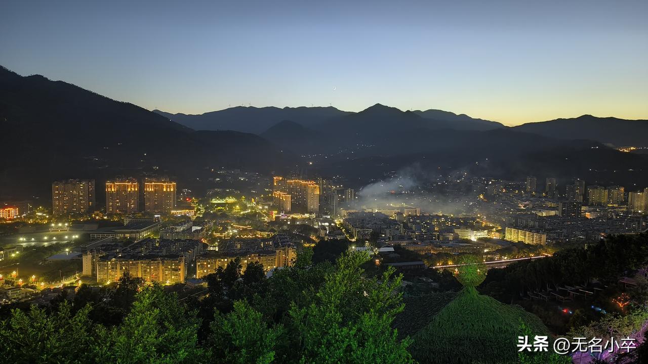 你会选择一个人外出旅行吗？
很多人看到网络上有很多一个人外出旅行，也玩的比好好，