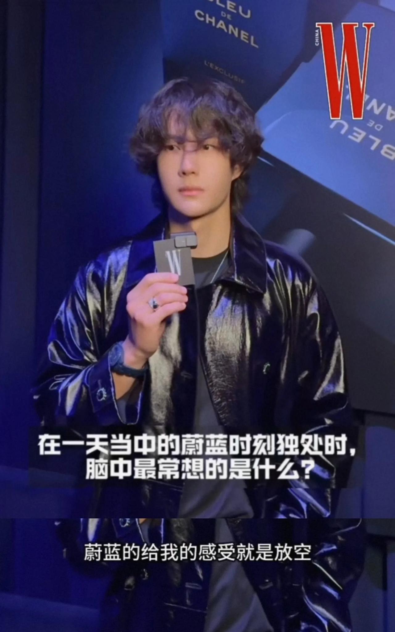 “此刻最想做的事”？
——卸妆
“在不工作、不拍摄、不表演的时间里，你觉得自己像