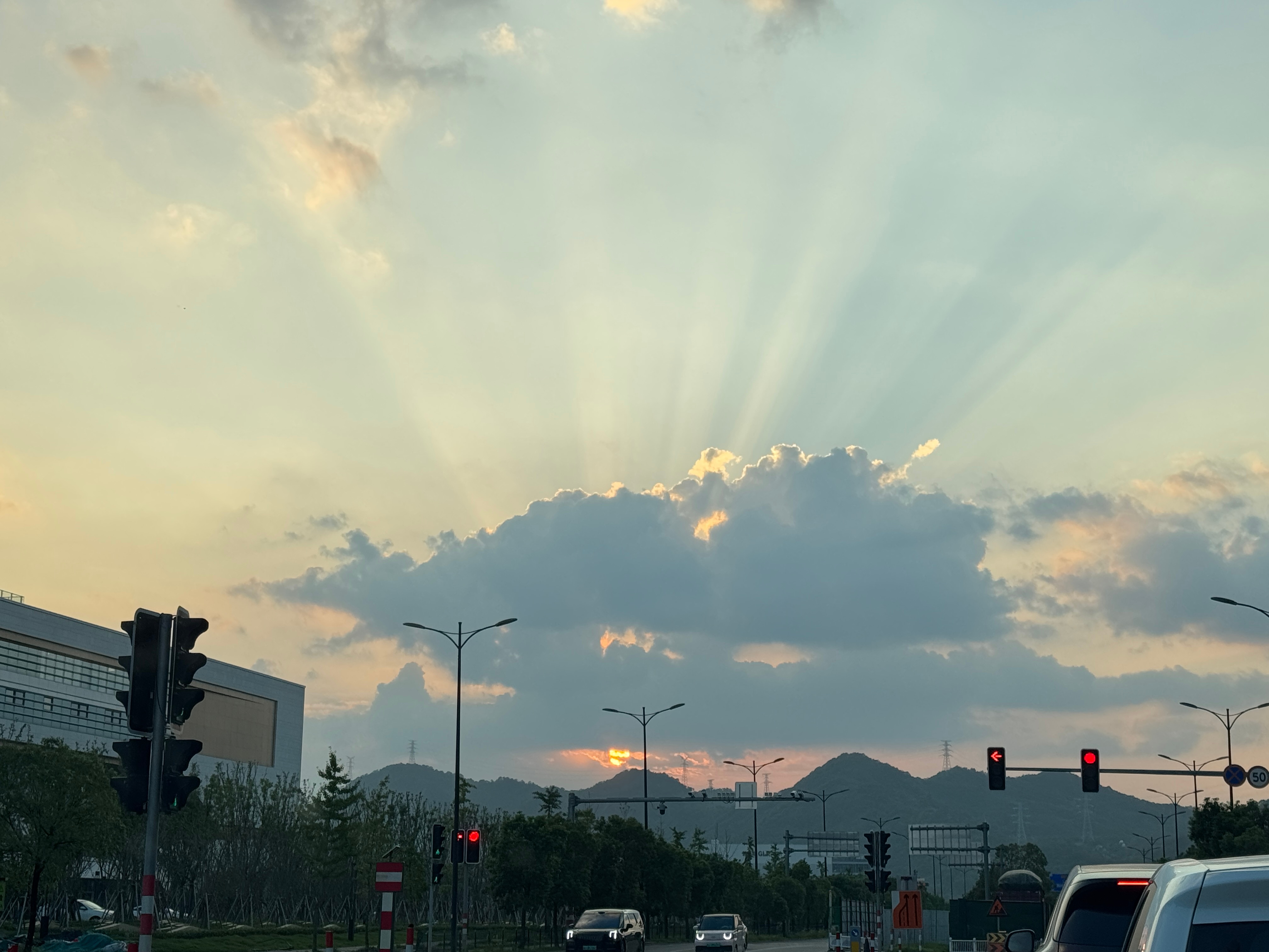 台州[超话] 云与光 ​​​