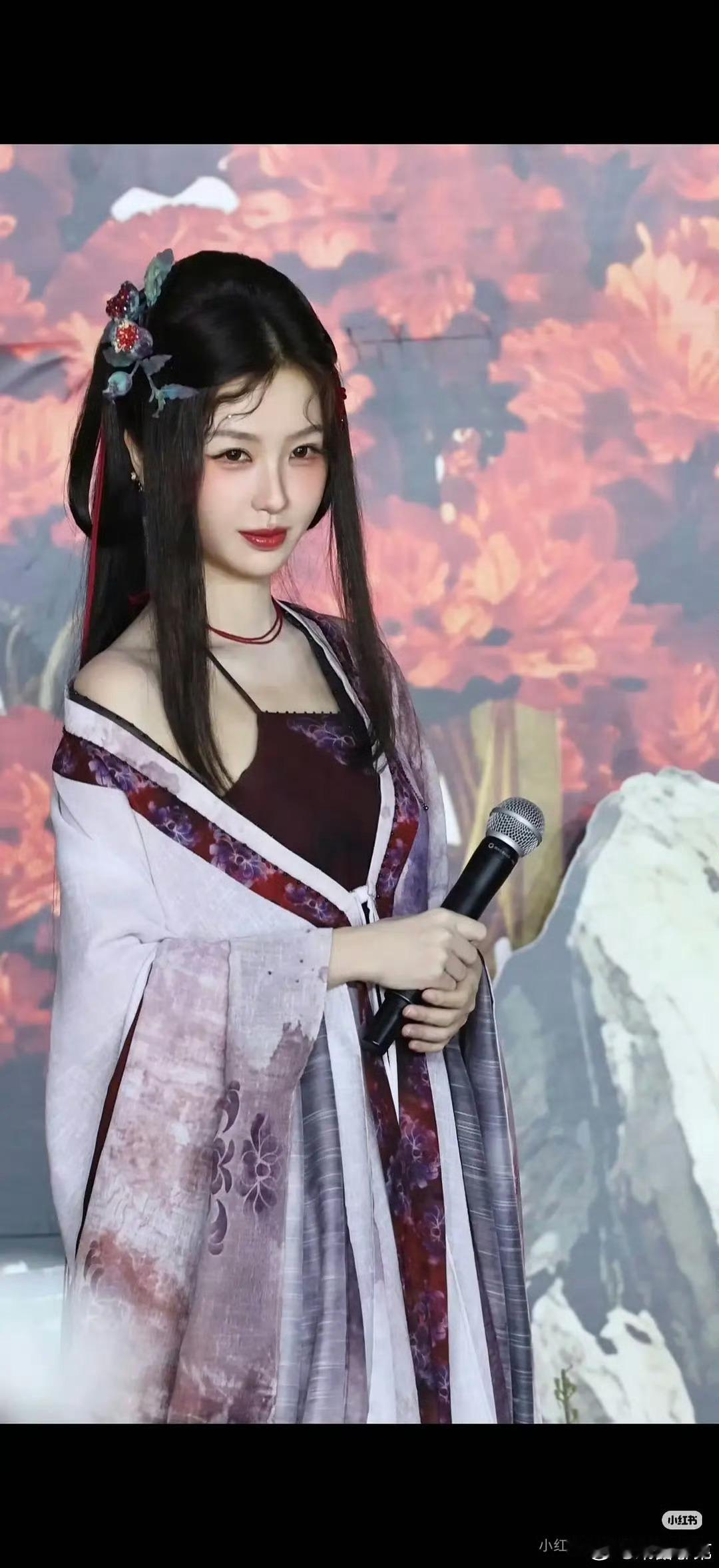 虞书欣念相思蚌精妆造 这妆造大事不妙啊
