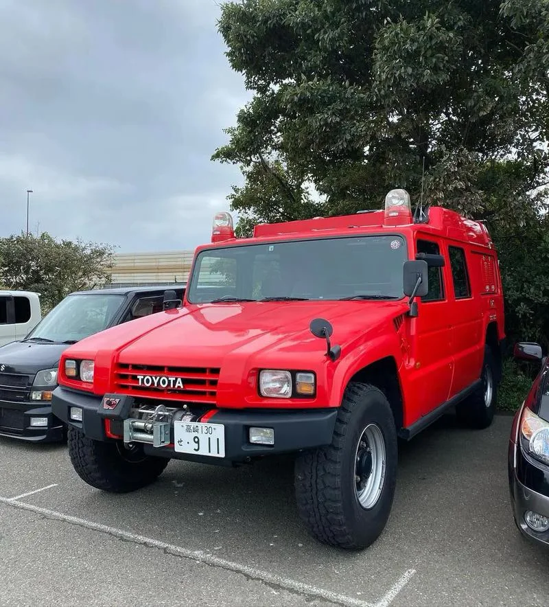 网友日本街拍丰田酷路泽之王Mega Cruiser