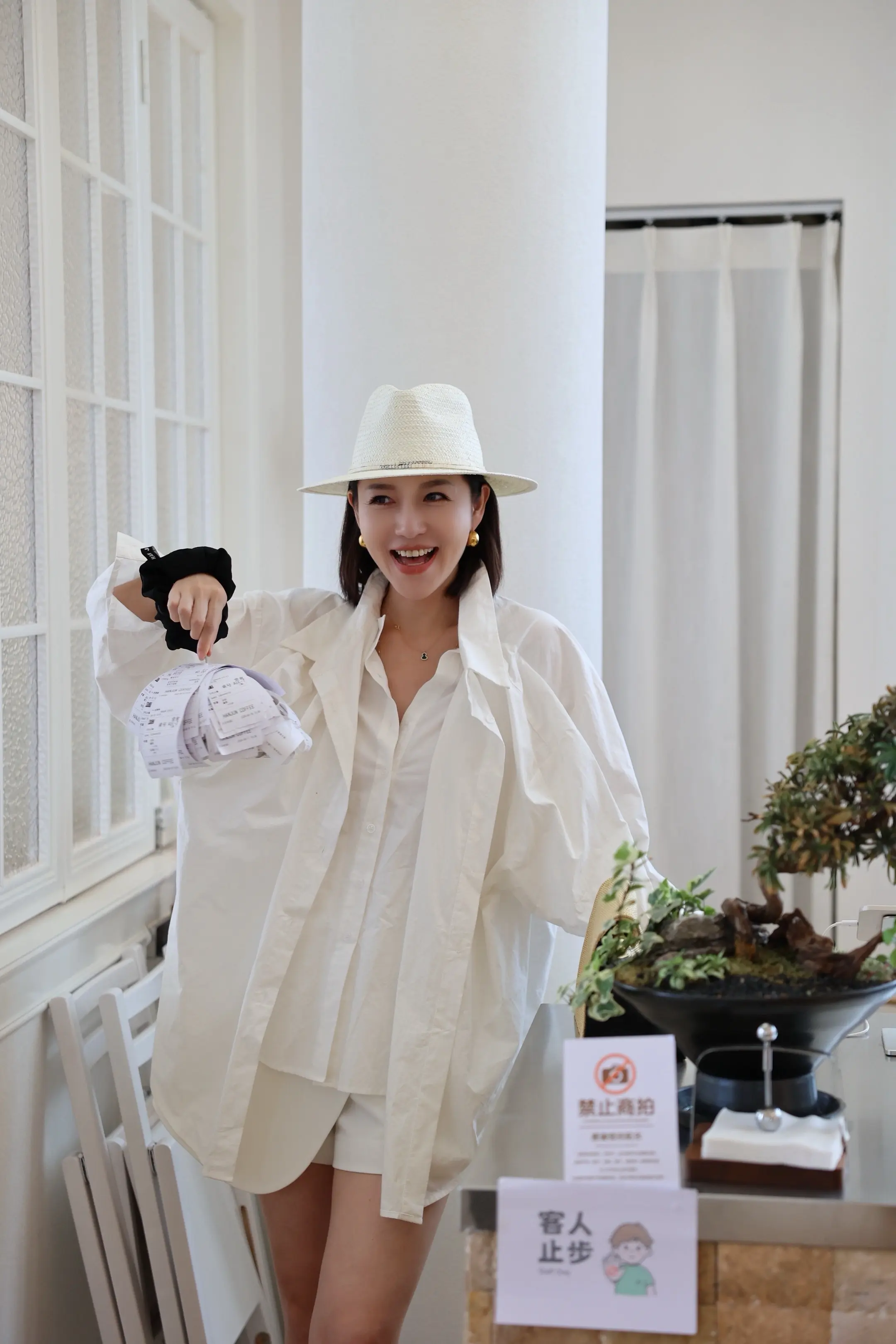 慵懒白色衬衫 日常穿搭分享 轻松感高智女穿搭 极简穿搭白衬衫 不被定义的日常穿搭