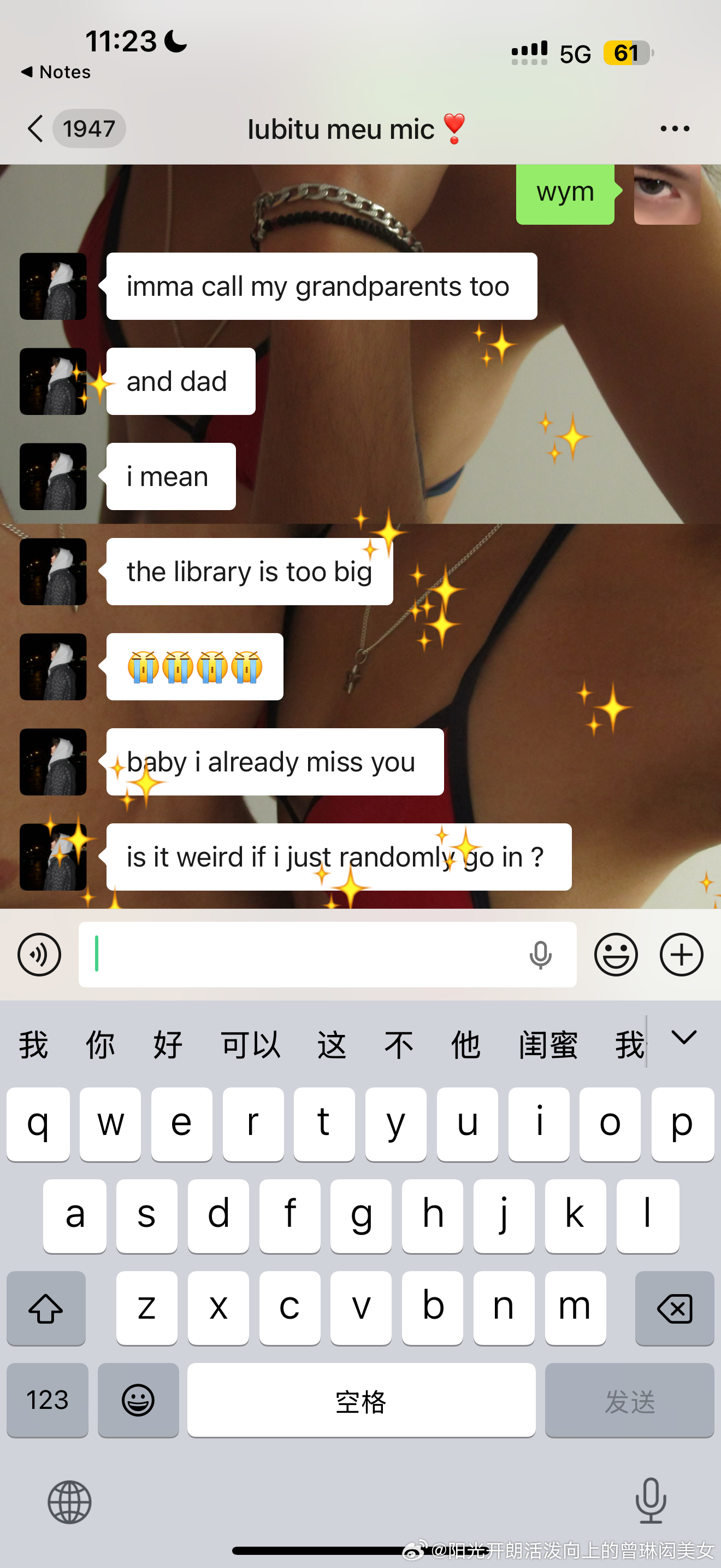 我让他去外面自己探索一下这个校区。 