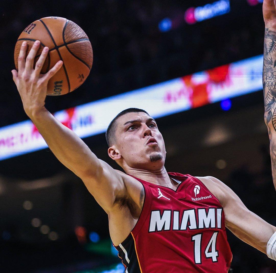 健康的热火以106-103 战胜了缺少字母哥的雄鹿，将本赛季的战绩提升至 13 