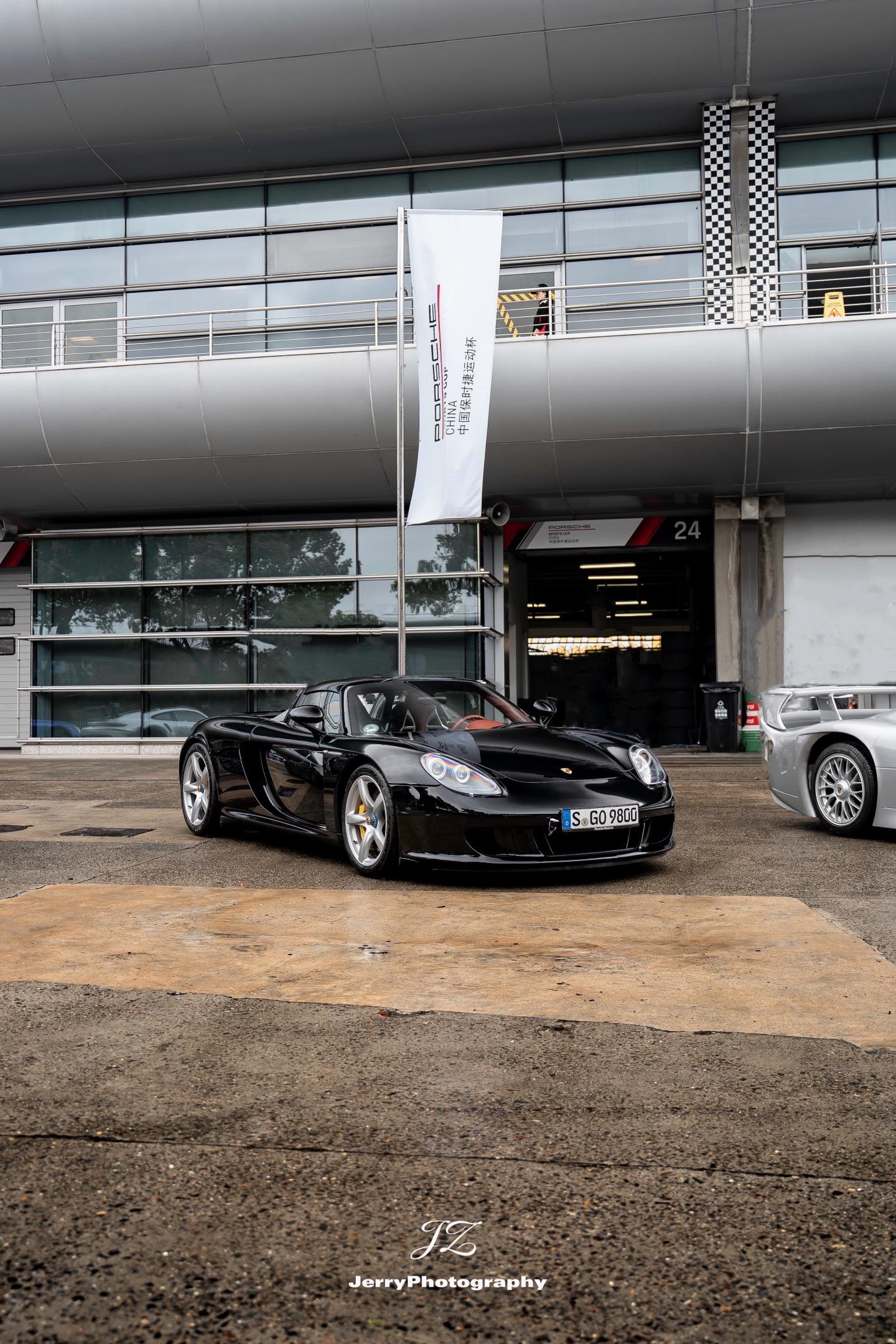 Carrera GT.来自斯图加特的V10蛙王，雨中的cgt有种独特的魅力