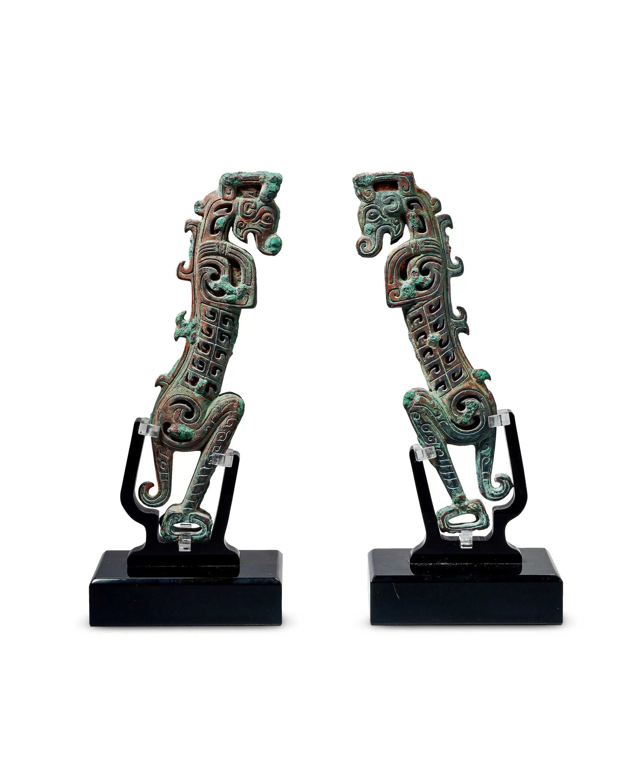 每天一件青铜器 保利香港2026春拍上拍一对西周时期神兽部件, 非常有特色. 一