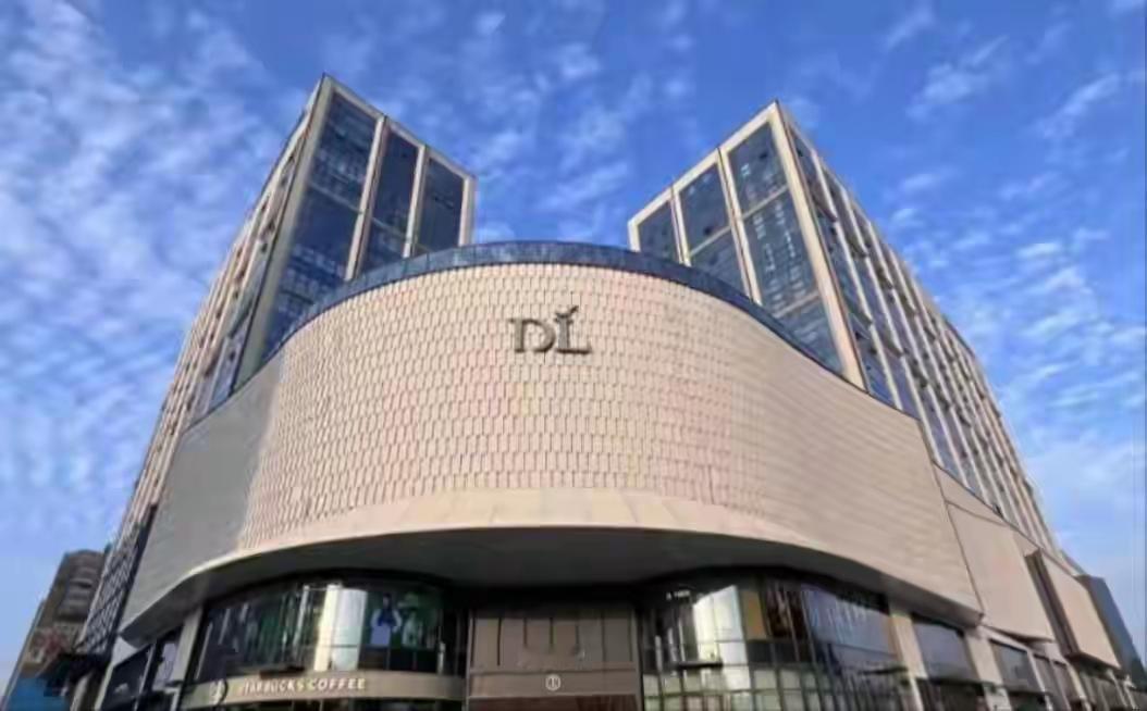 胖东来周边店主，请认清一个残酷现实，没了胖东来，你们什么都不是。

我刚到许昌时