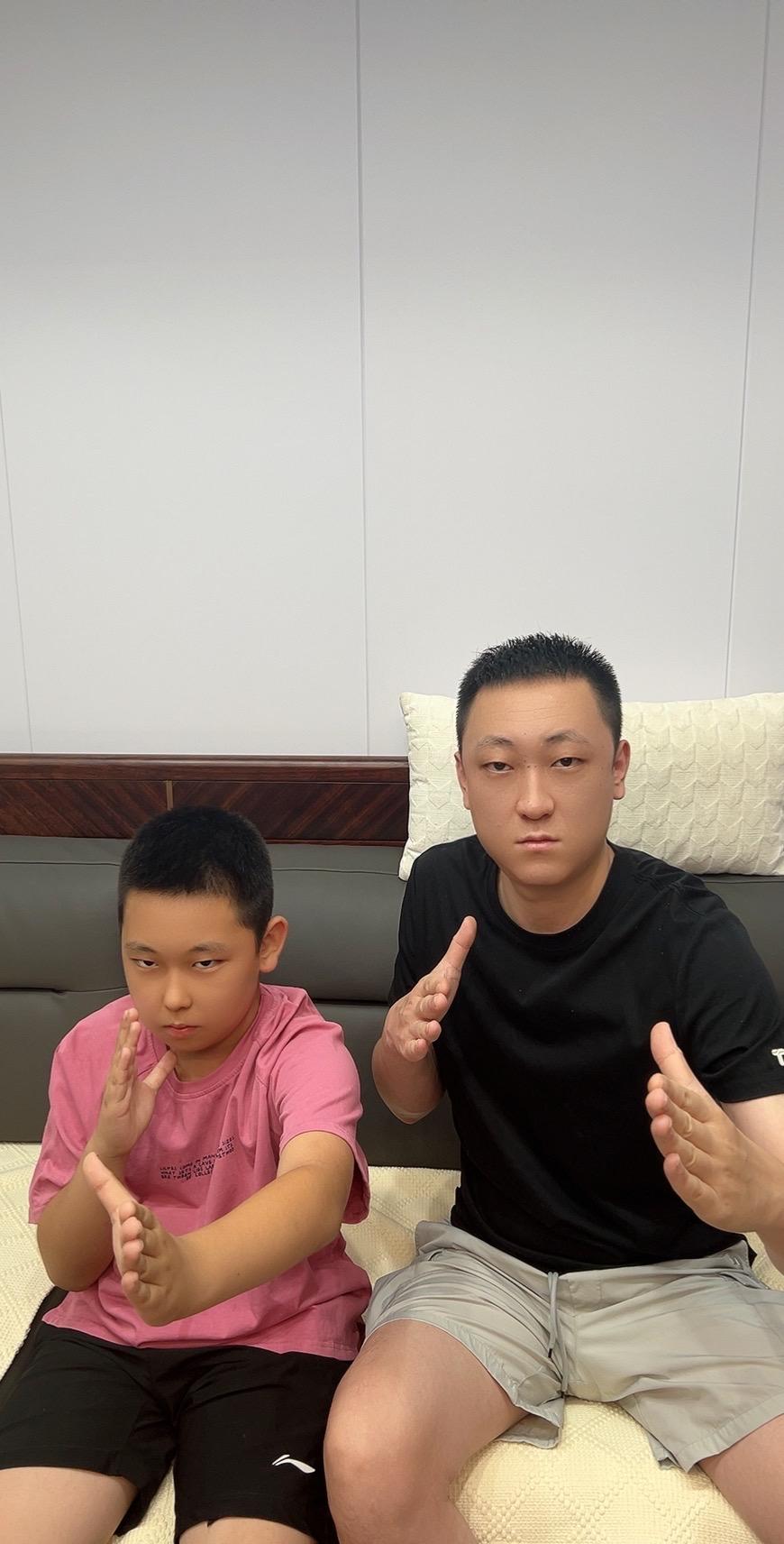 是父子，也是队友！游戏