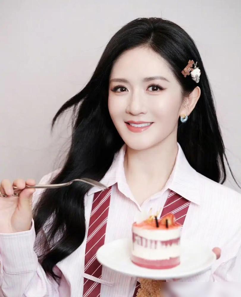 前阵子谢娜为张杰喊话薛之谦，要他为2017年吐槽大会的言论道歉，闹得全网热议。