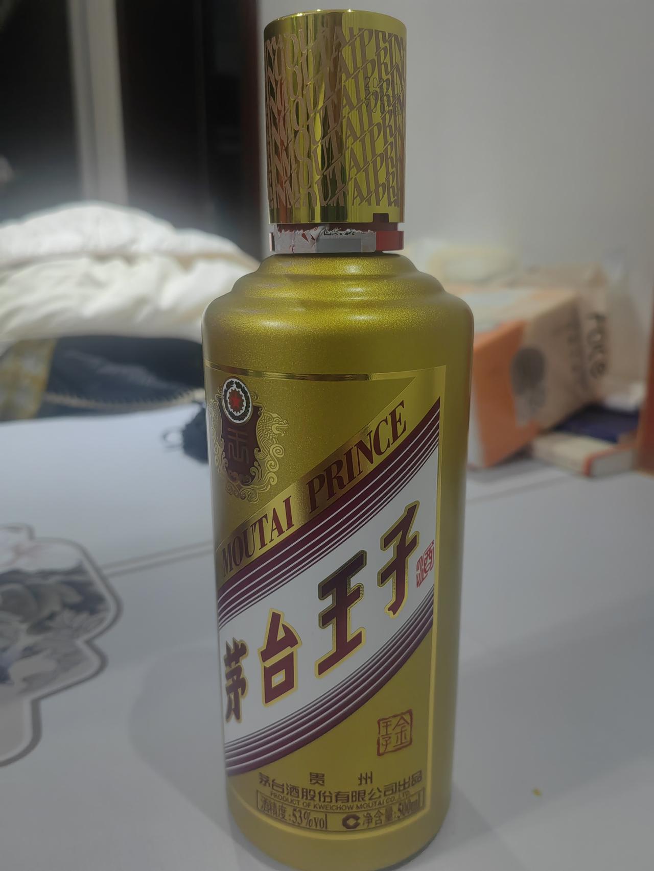 大年初五，和朋友在茶餐厅相聚拜年，好久不见，边喝边聊，那氛围十分融洽热闹！桌上摆