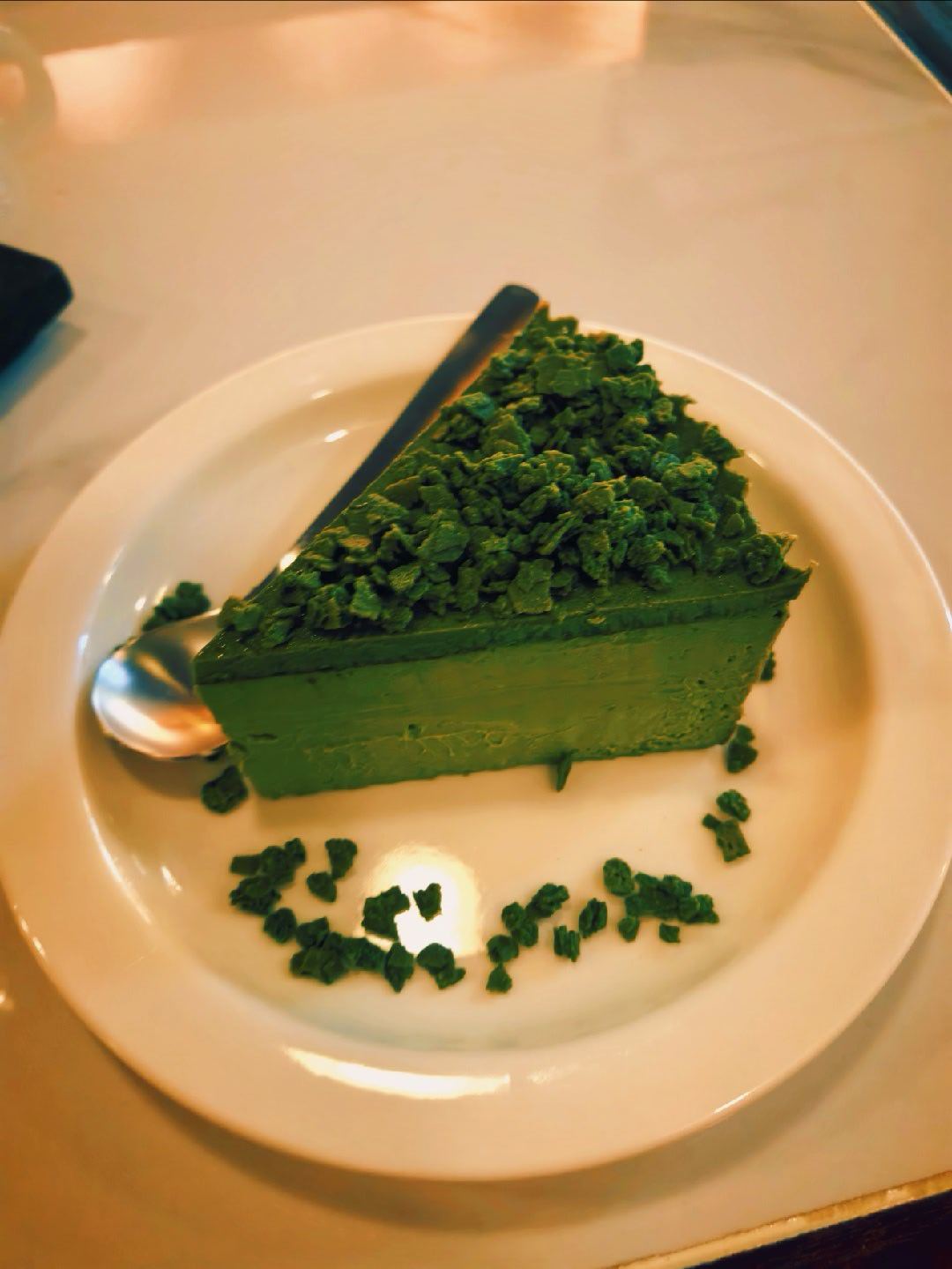 来的咖啡馆，打卡一个阿嫲的情书咖啡特调，感受一下湄南河的晚风吹过肩头，在发丝留下