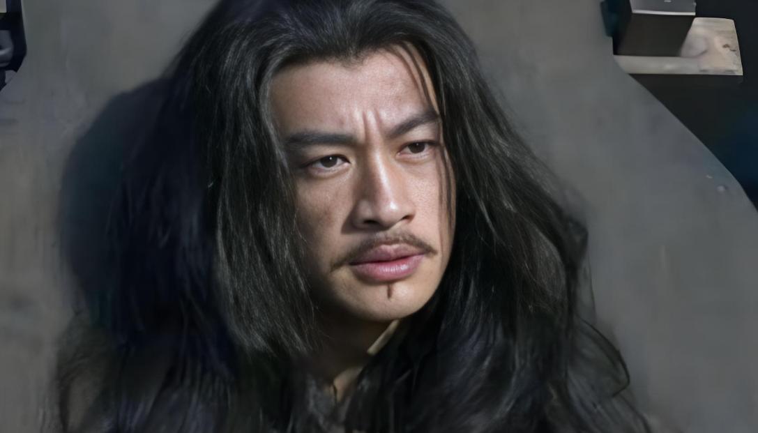 白门楼吕布有活命的机会吗?
在白门楼那个场景里，吕布的求生欲是拉满的。
他被捆得