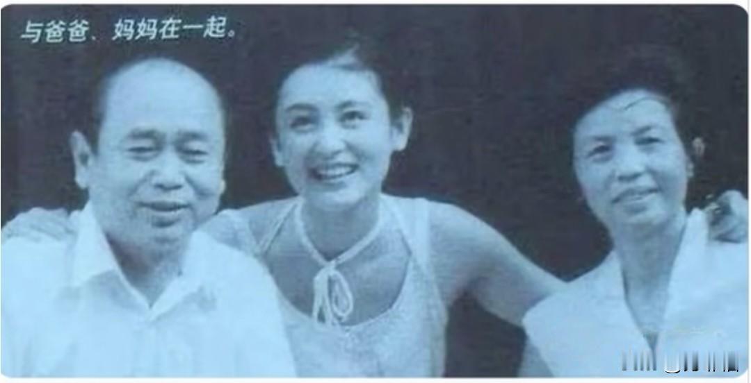 之前还在遗憾陈飞宇长得不像陈红，看到陈红的父母突然释怀了……
说起陈红，生得雍容