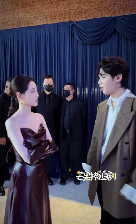 黄明昊祝绪丹同框黄明昊祝绪丹热聊蛋黄姐弟祝绪丹黄明昊同框啦！就知道他两肯定会聊天