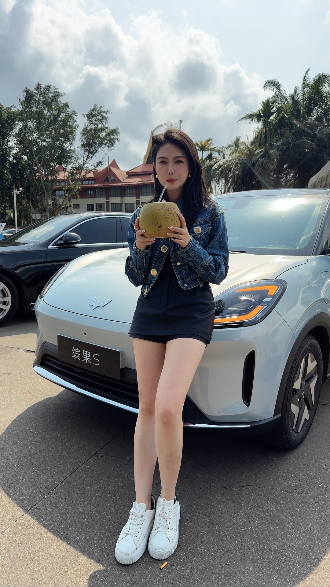 整口椰子水🥥服务区10元一个～ 琼海