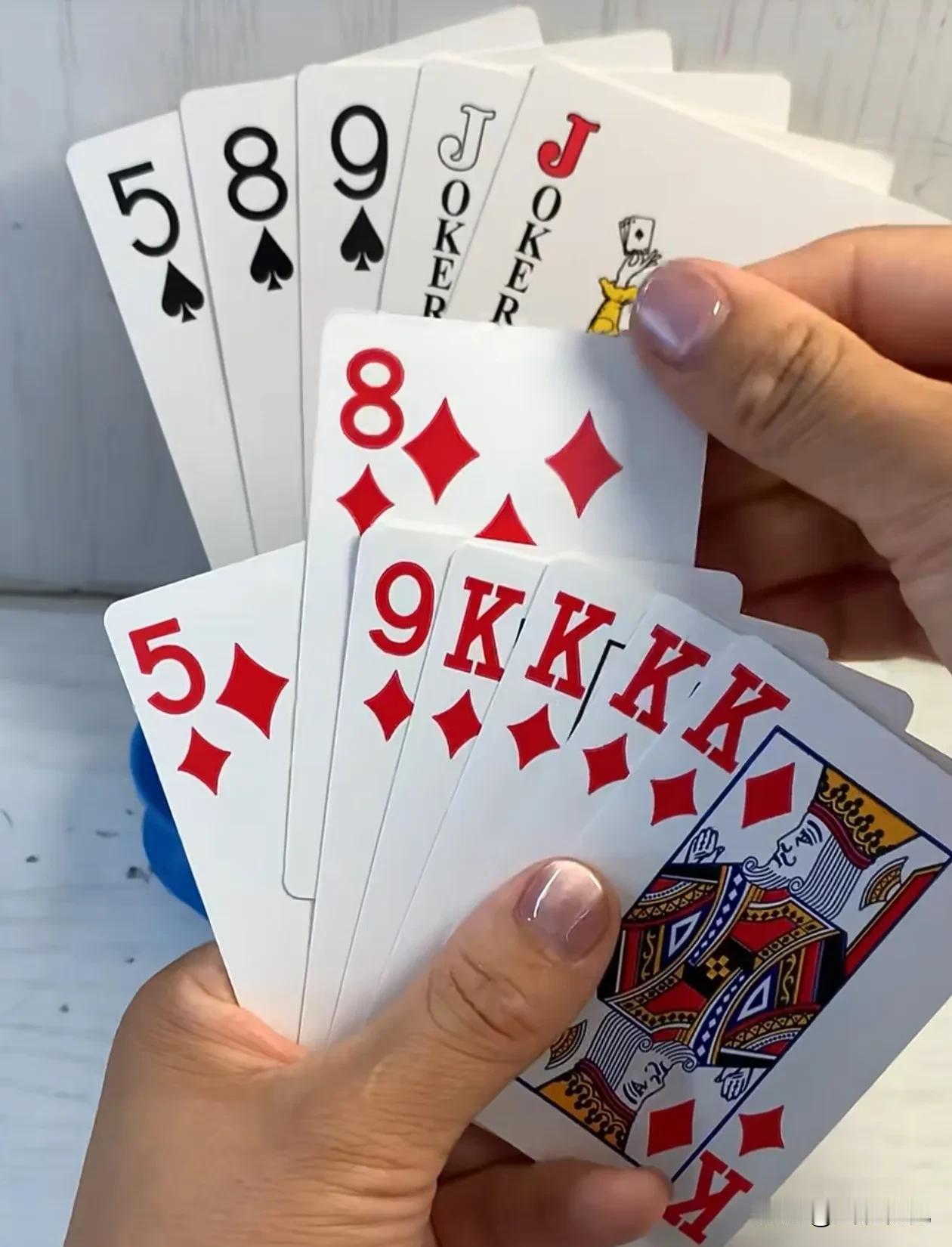 下面牌怎么出才不会输？
欢乐斗地主巧解残局。规则有连有带，最多3带1，也可以3不