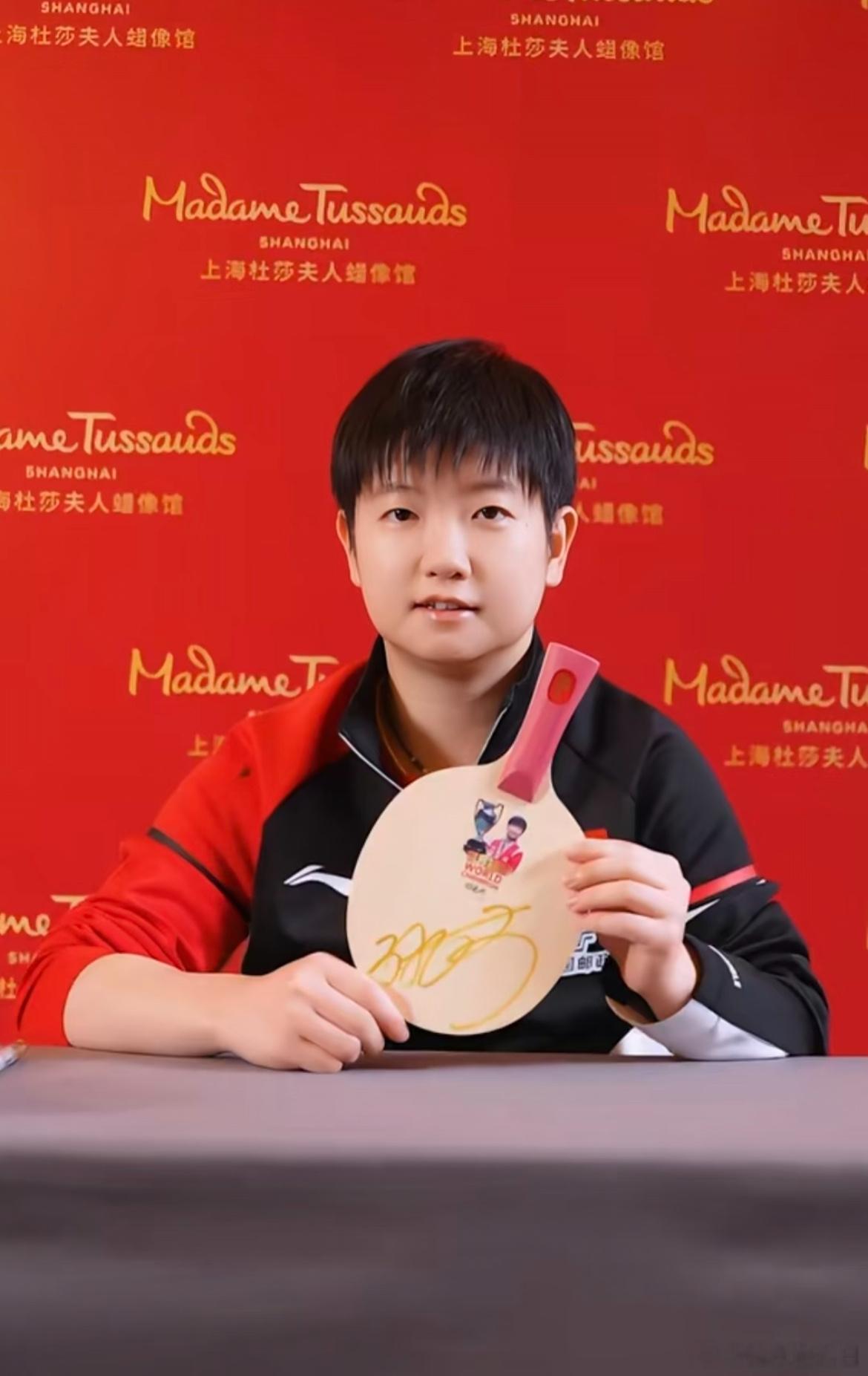 孙颖莎蜡像入驻上海杜莎官宣孙颖莎蜡像将于7.13亮相上海杜莎！坚定信念，追逐梦想