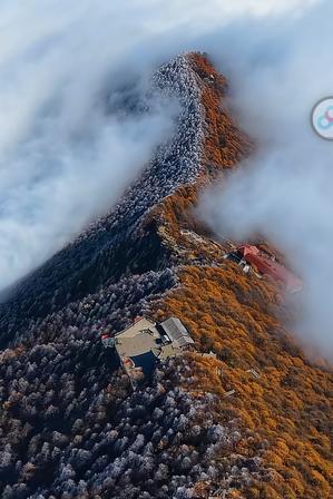 “鬼斧神工啊！”陕西宝鸡太白山，一名游客正拍风景，猛地抬头直接看呆了！秦岭主峰山