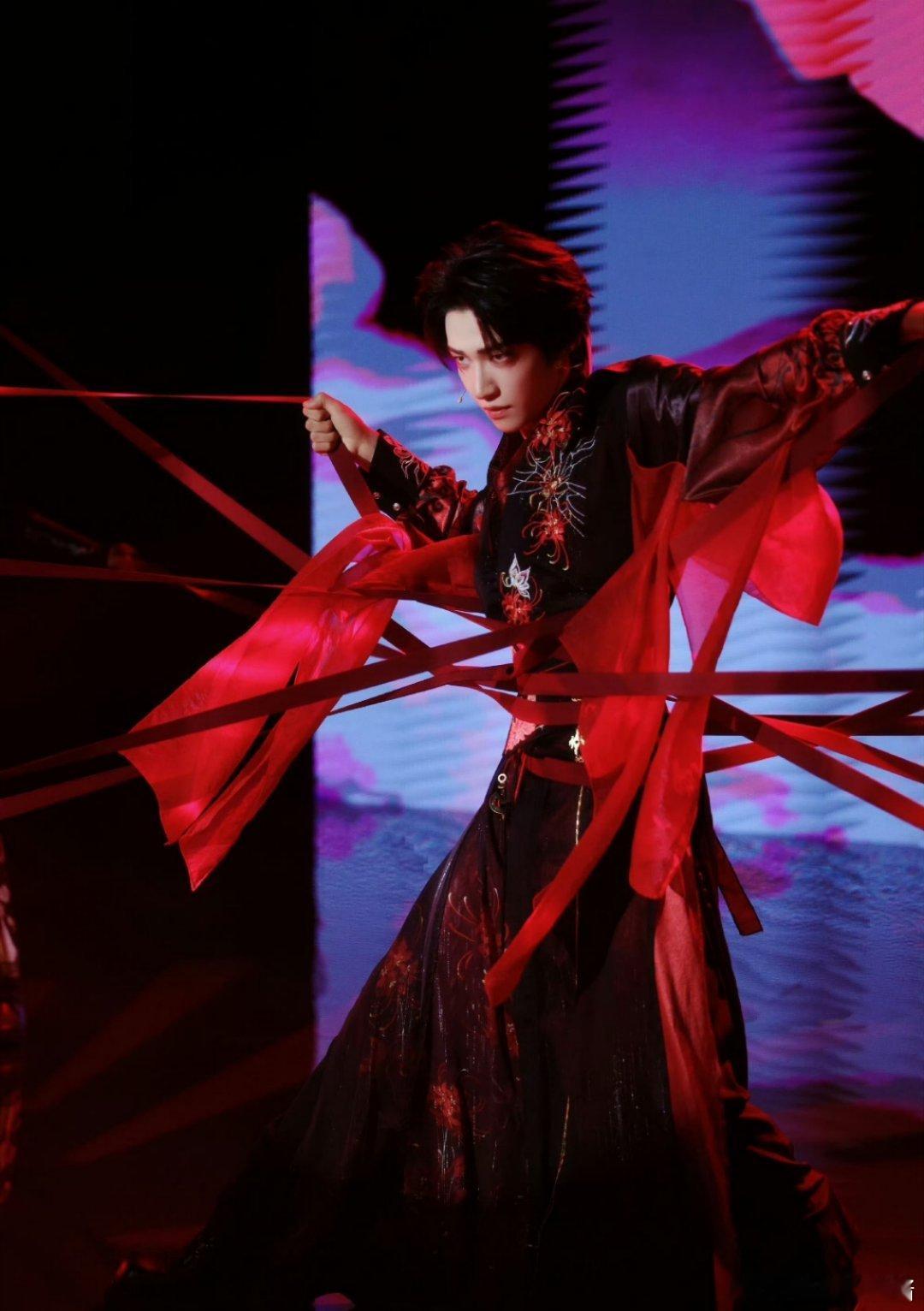 刘宇国风舞蹈韵味拉满  被国风舞蹈硬控住了 每次看的国风舞蹈都被惊艳，动作行云流