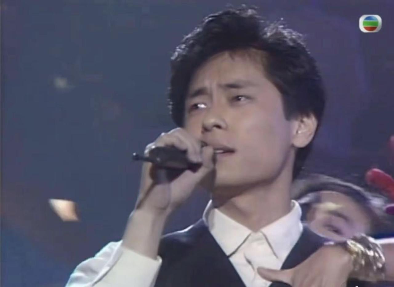 如果你也听王杰，那我们就是素未谋面的老朋友王杰 王杰演唱会片段 王杰经典永流传