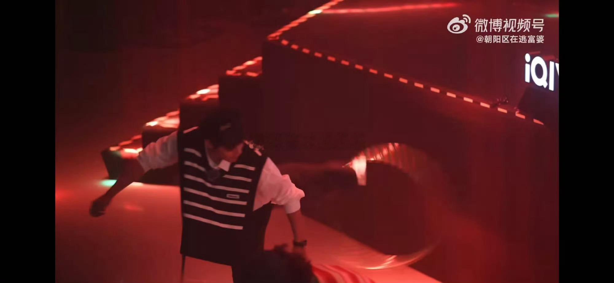 郑业成4分钟花絮20年功底  以时尚之名 他的付出我们都能看得到[悲伤] 