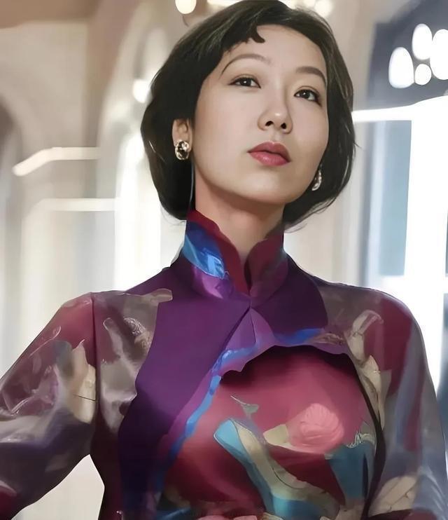1956年，吃下堕胎药的张爱玲，在床上疼得死去活来。过了好一会儿，她才用微弱的声