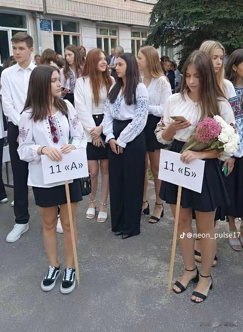 新学期来临，乌克兰学校现男女比例失衡现象！
据社交媒体消息，乌克兰学校新学期开学