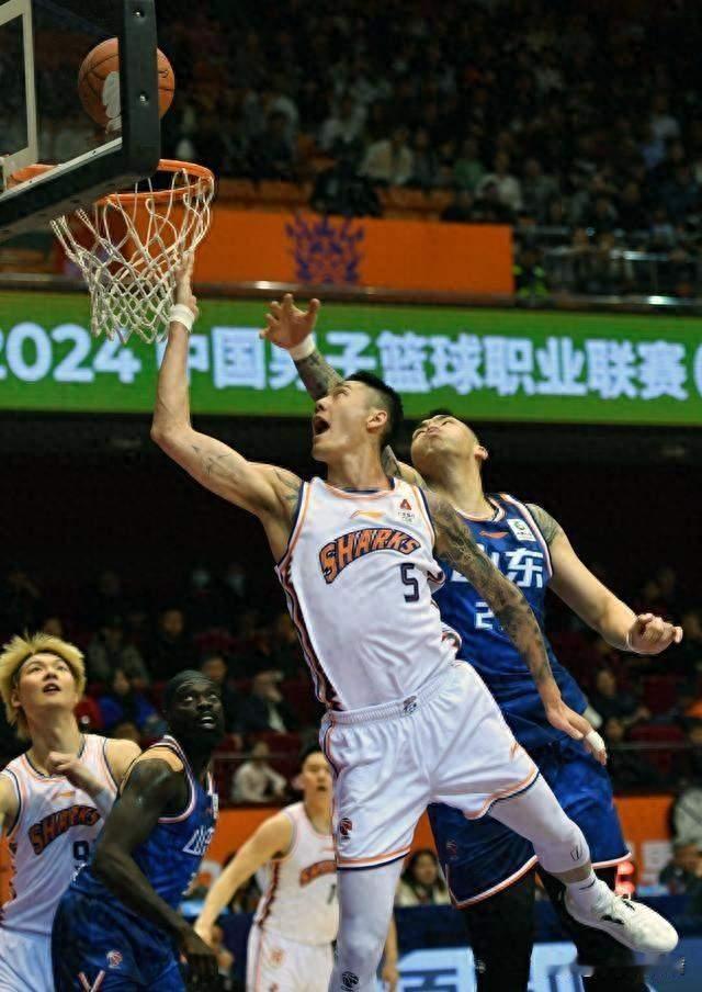 温情变无情！弗格领戒指后10投2中，上海99-87大胜广东送温暖