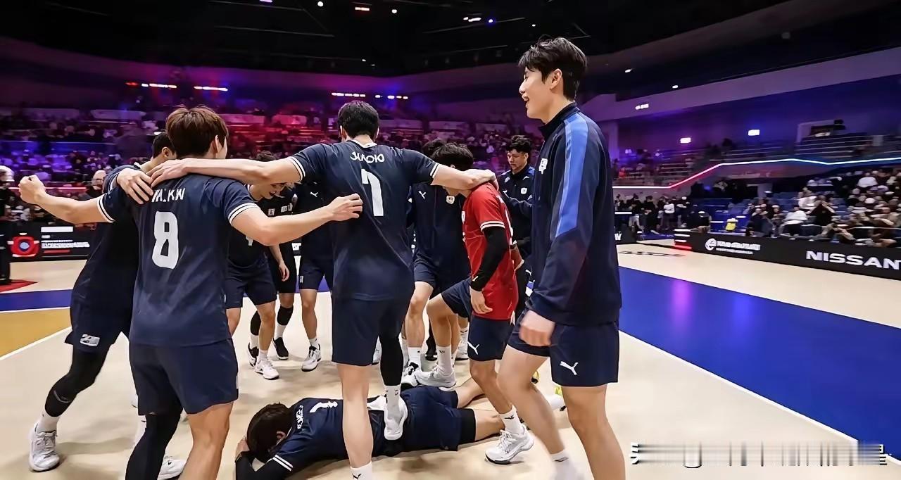 韩国男排真是欺人太甚了！
在日本举行的亚洲男排锦标赛的一场1/4决赛中，韩国男排
