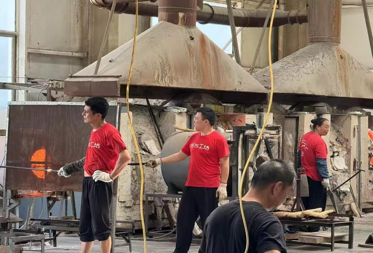 秦岭笑谈[超话]淄博西冶工坊琉璃工艺探秘：千年技艺的传承与创新中国青年网淄博 7