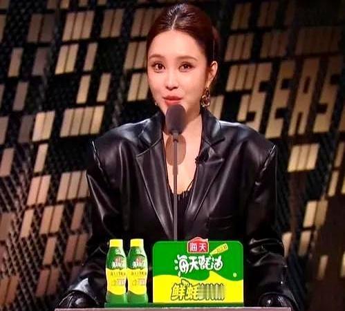 真有人觉得，周扬青那张靠科技维持的脸，能赢过70岁刘晓庆身上那股狠劲吗？
打开手