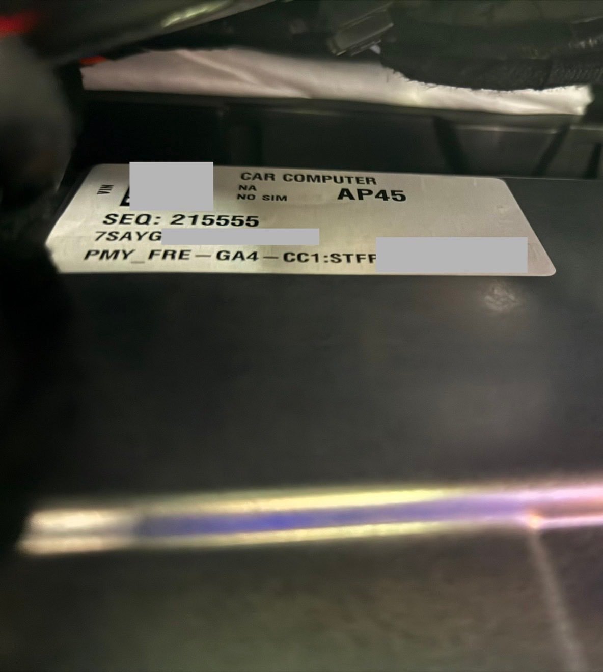 好消息！现在所有交付的配备黑色内饰顶棚和16 英寸中控屏的特斯拉Model Y 