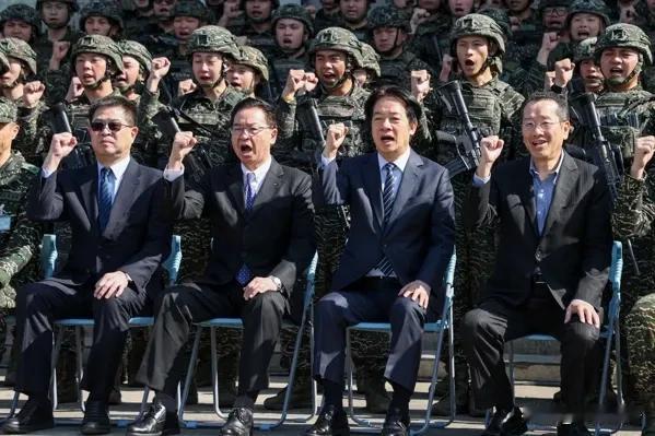 赖清德的禁卫军
各位有没有发现
赖清德上台后经常视察台军
而且偏爱海军陆战队
比