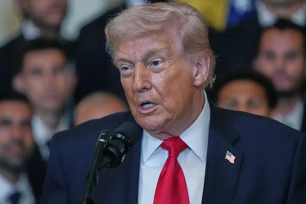 对于一个喜怒无常、出尔反尔、毫无诚信、谎话连篇、自以为是、道德感缺失的人，你欢迎