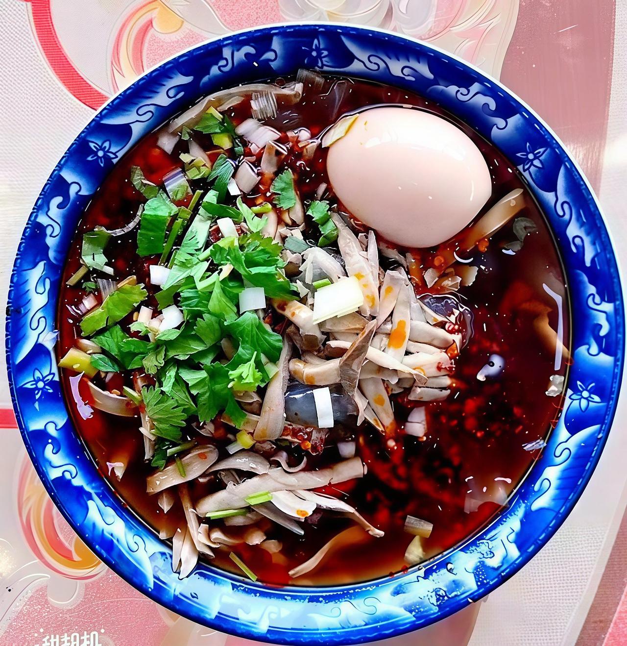算一算应县凉粉成本！
纯食材成本：淀粉+料汁+豆干配菜=0.8～1.3元/碗
​