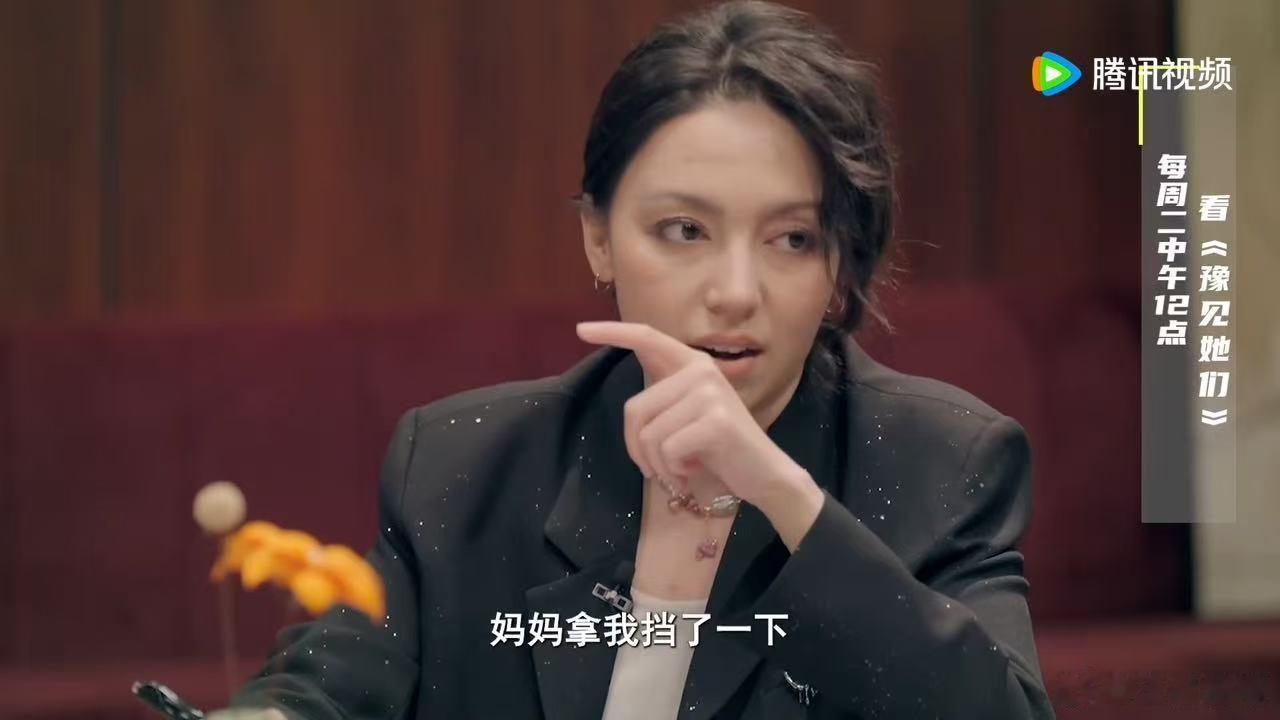 爸爸家暴妈妈拿小帕挡刀 豫见她们 脱口秀和Ta的朋友们听小帕在豫见她们里讲这些，