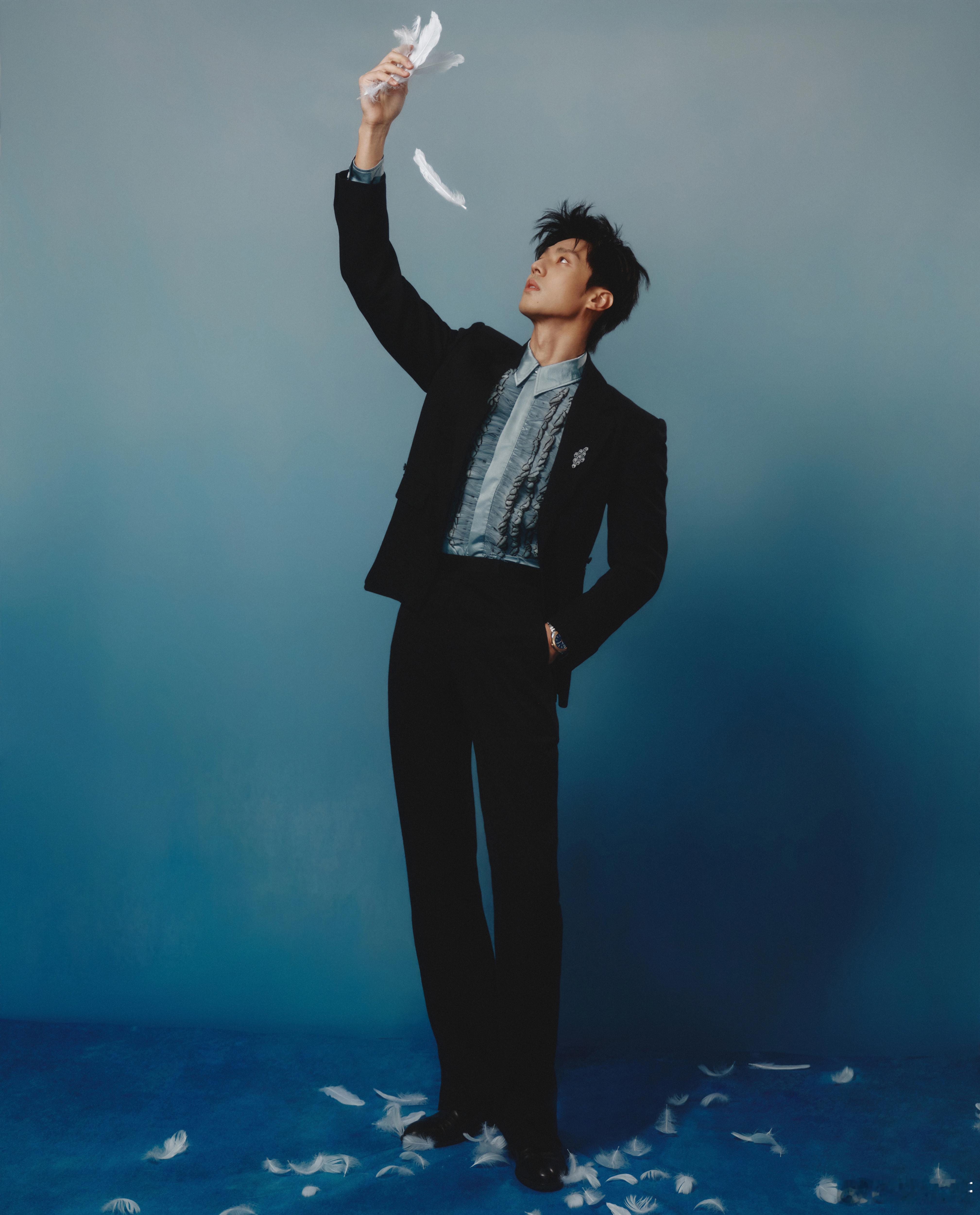 陈靖可扶了陈妍希陈靖可的绅士手真的太加分了，让陈妍希自然搭在胳膊上的分寸感刚刚好