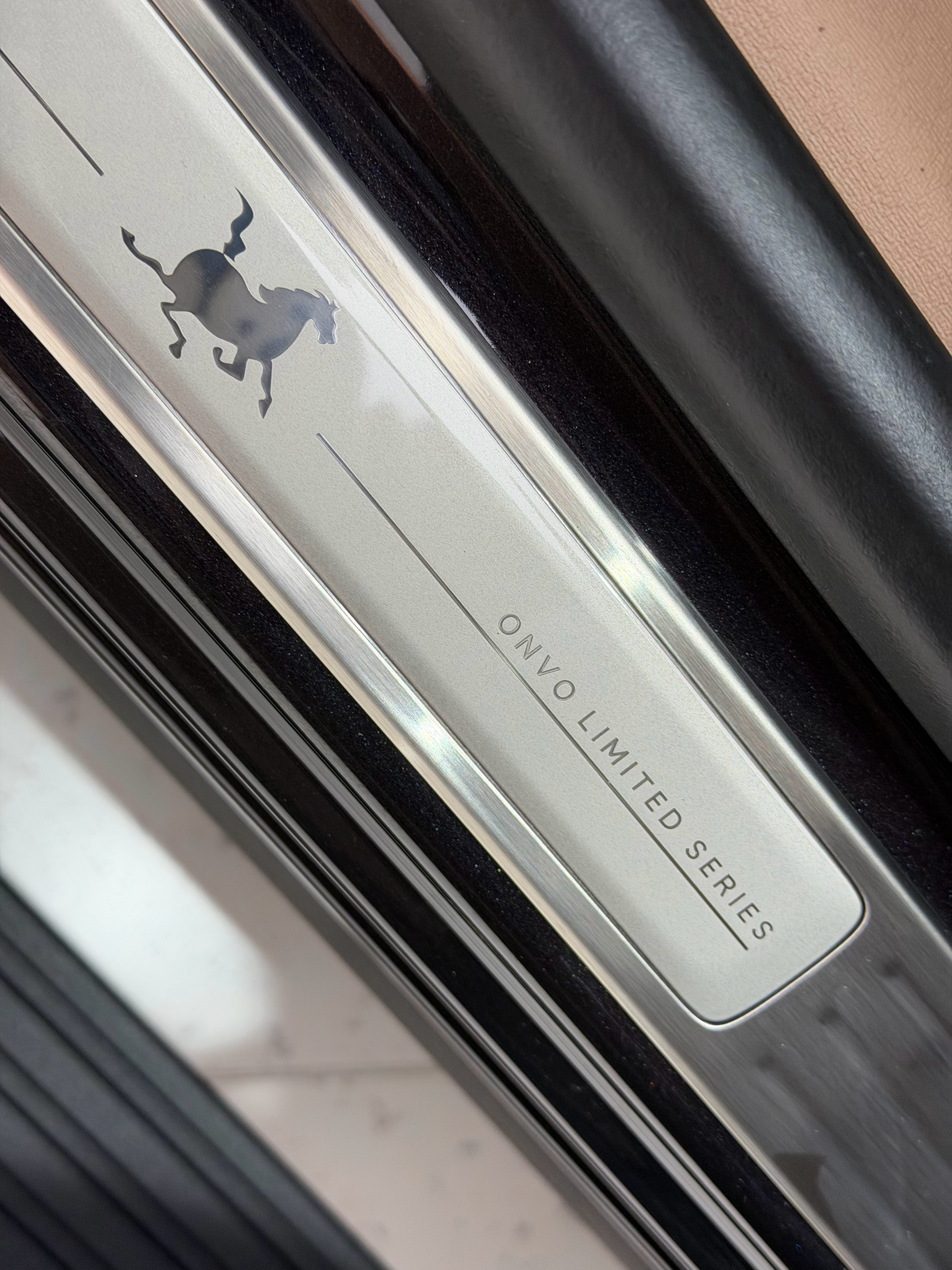 这是谁的店啊，还有一台马年特别版90展车，听说全国就两个