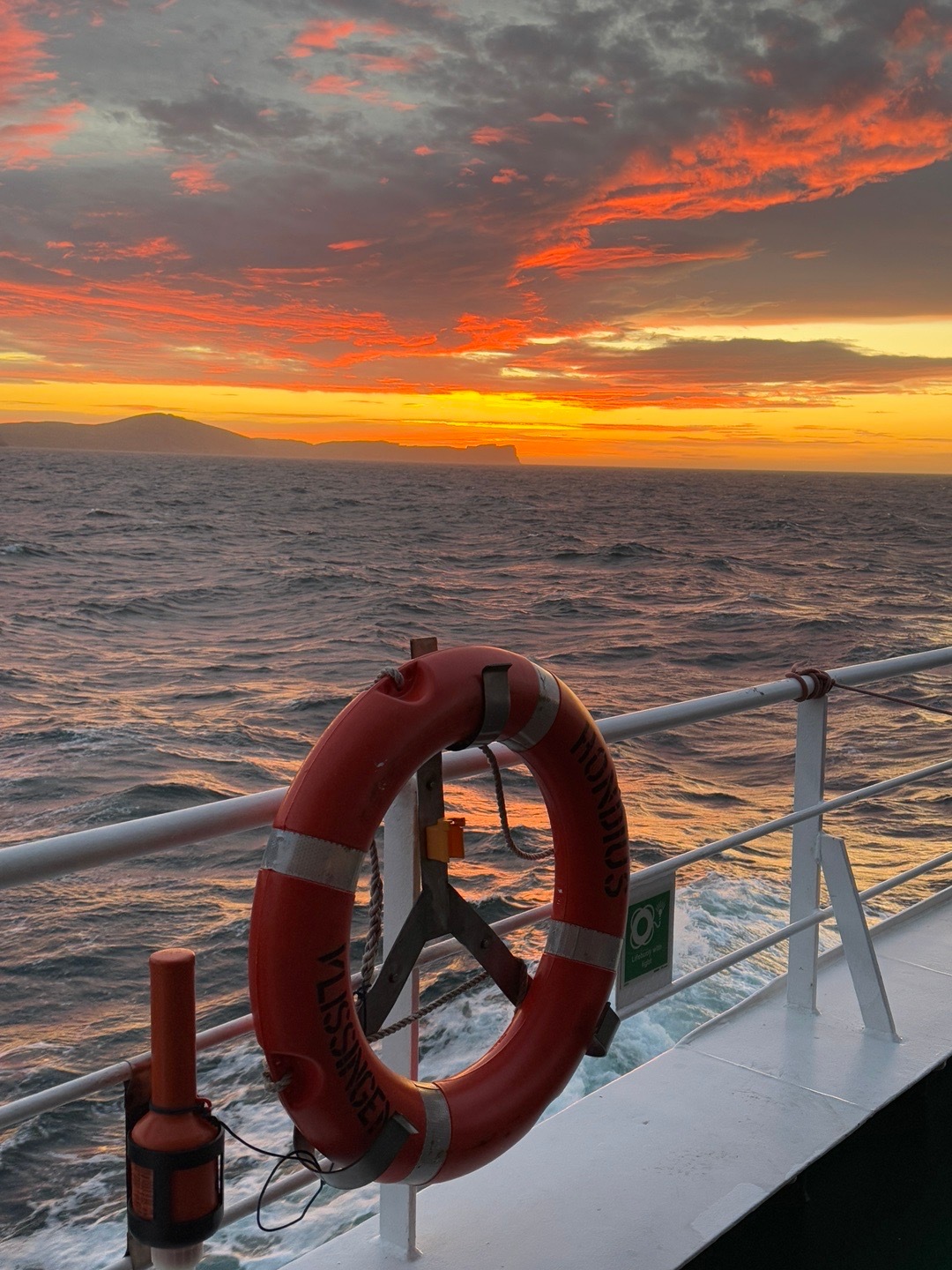 超级旅行南极跨年南极旅行 DAY2 到达福克兰群岛一天一夜的航行，吐了两次，有一