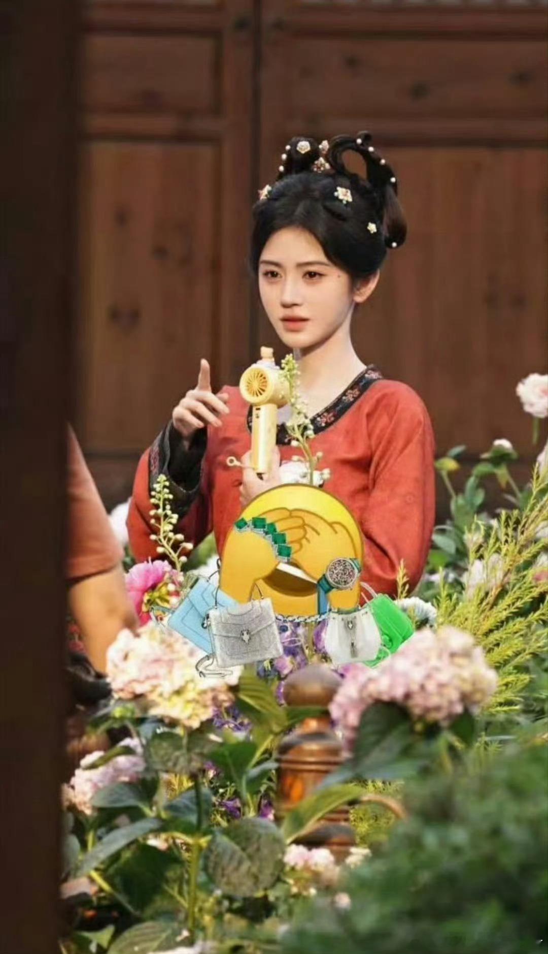 鞠婧祎、迪丽热巴 同款牛角包古装发型，你Pick谁？