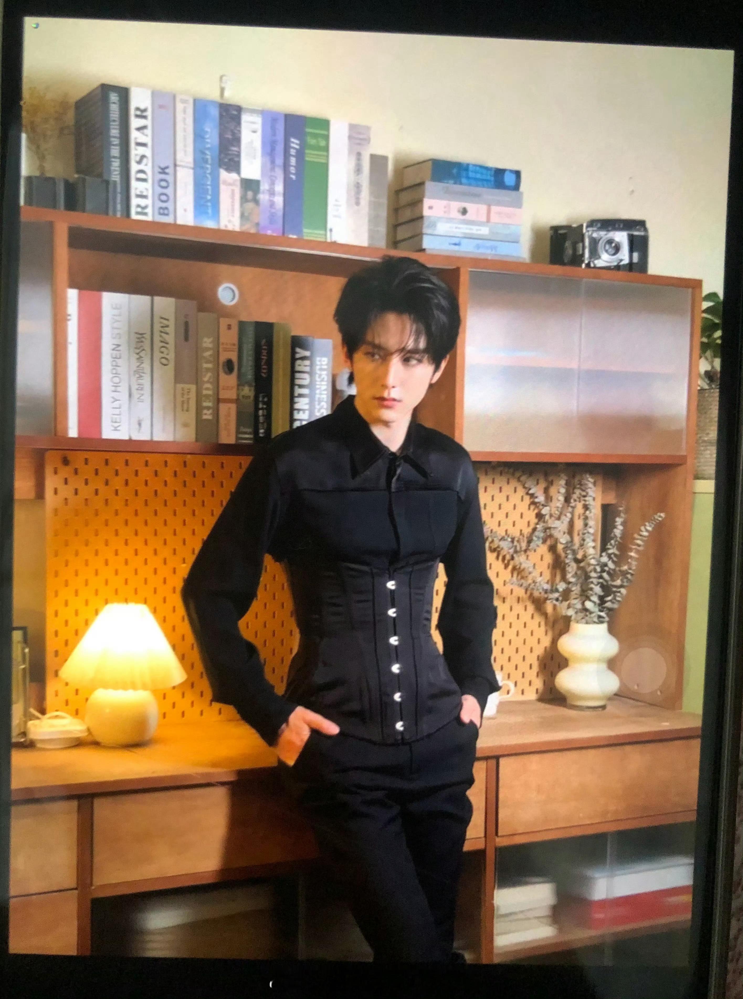 张新成穿束腰，喜欢男明星服美役吗？ ​​​