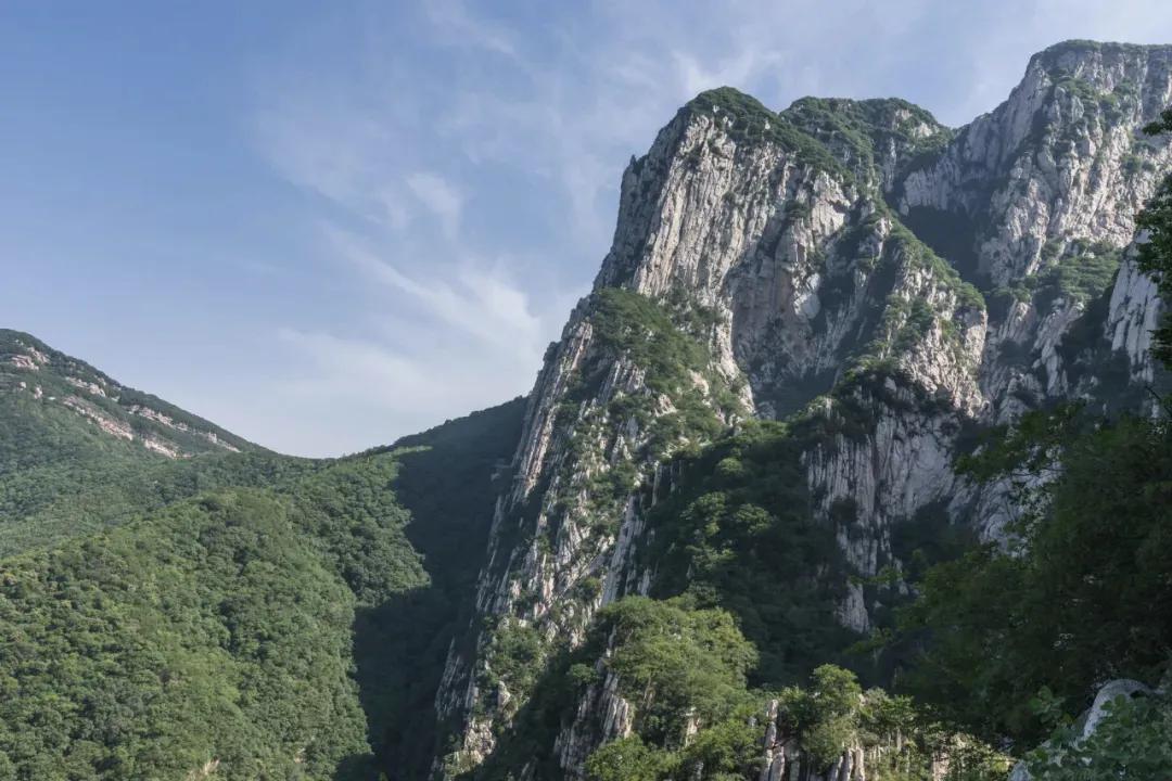 【身居高位、身处顺境，更要常怀危机意识；诸事圆满、万事顺遂之时，更要懂得守拙低调