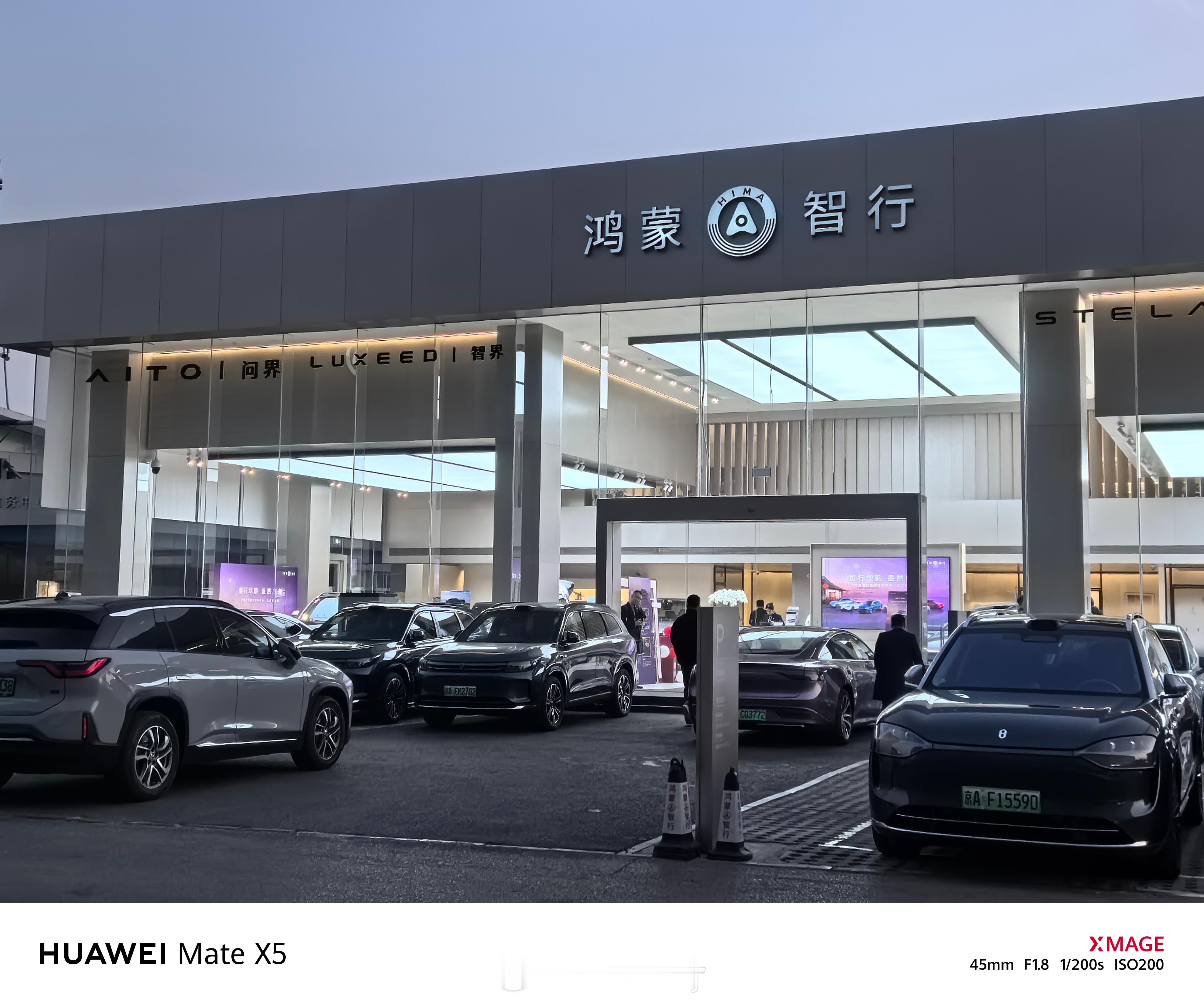 今天来姚家园鸿蒙智行门店来给我的问界新M7 Ultra健诊一下，官方新年权益真不