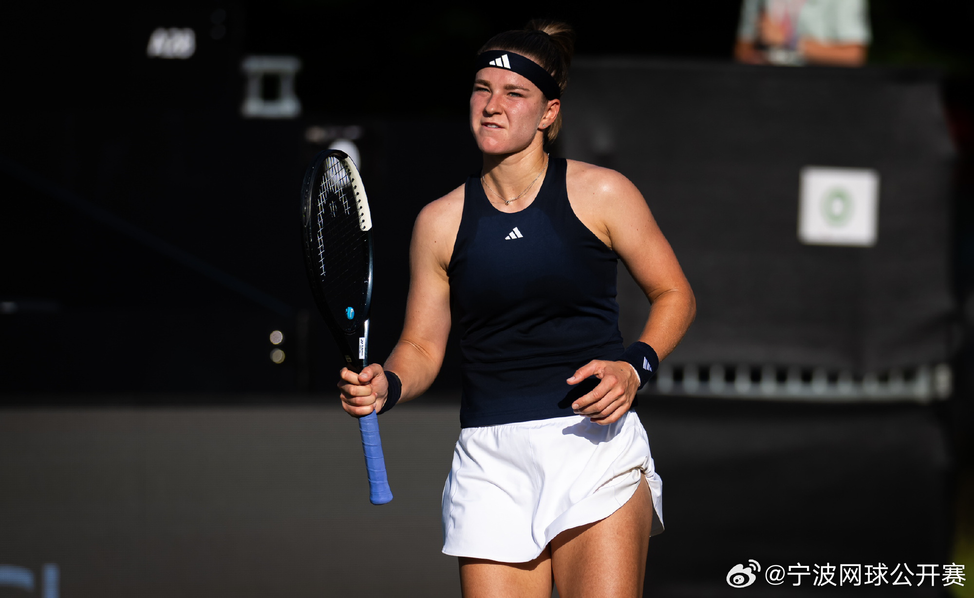 穆霍娃解锁首个草地四强WTA500巴特洪堡站1/4决赛，4号种子穆霍娃以1-6 