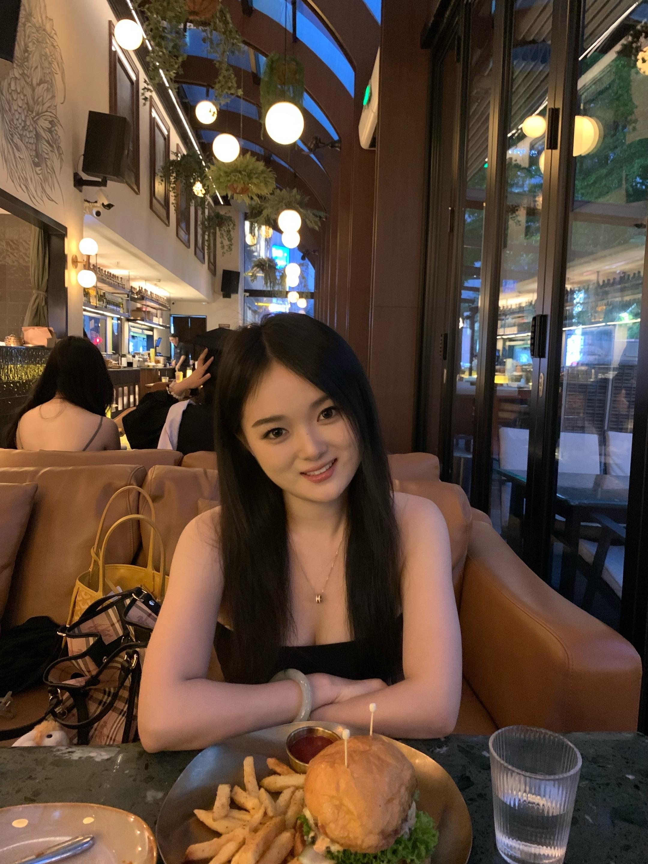 这世间只有爱你和鼓励你的人才值得动用心神。