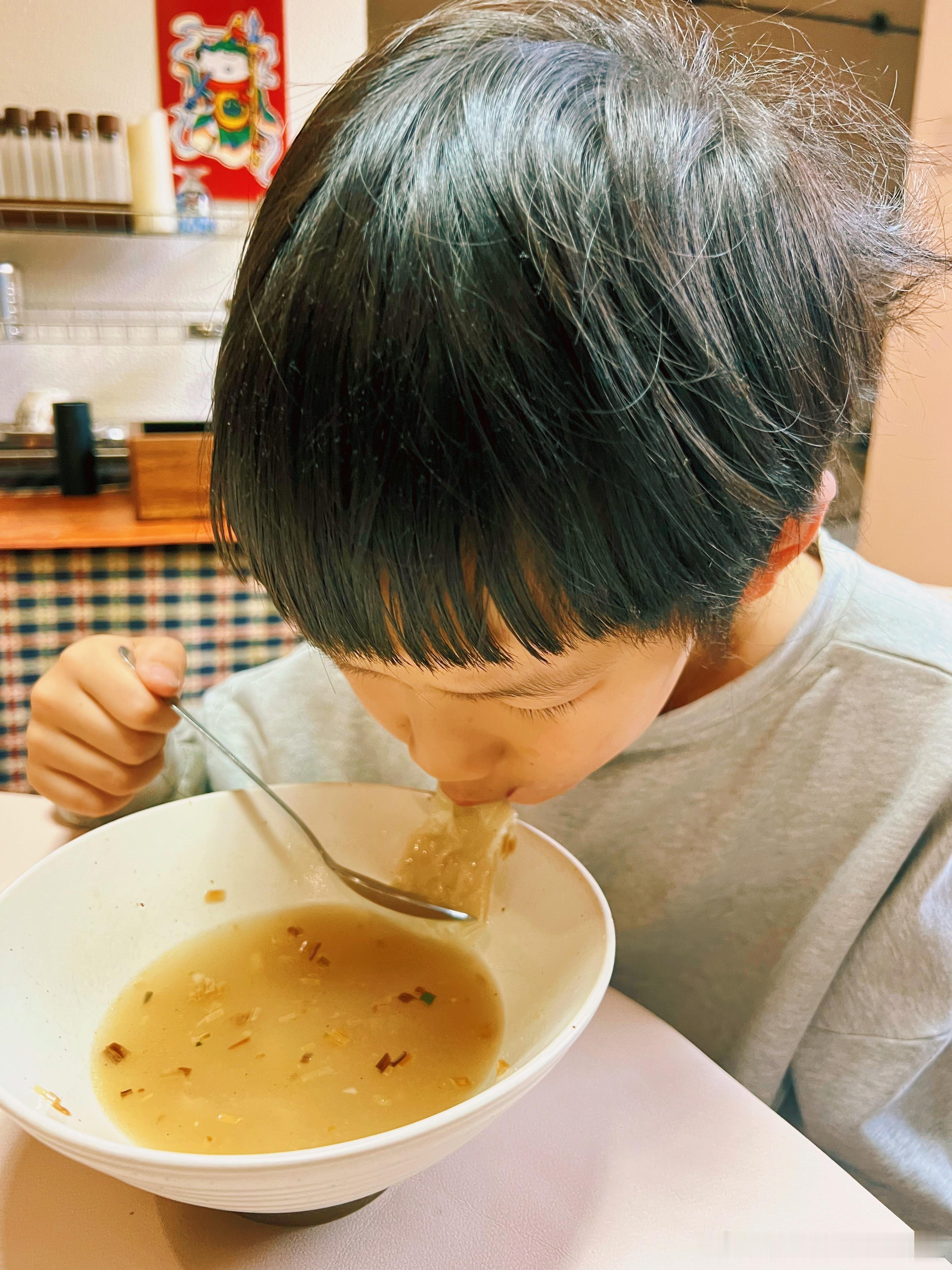 早！最近小皮吃千里香小馄饨很上头。所以昨晚做就了福建千里香馄饨里面的“千里香”，